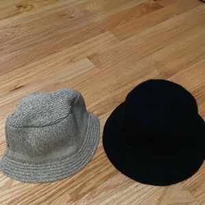 2 Wool bucket hats Black/Cream warm